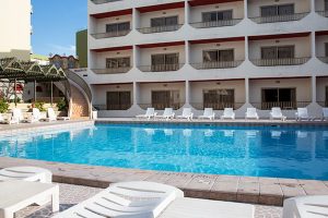 hotel malta con piscina